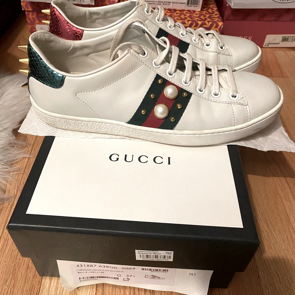 Gucci Ace Studded leather sneaker size 37